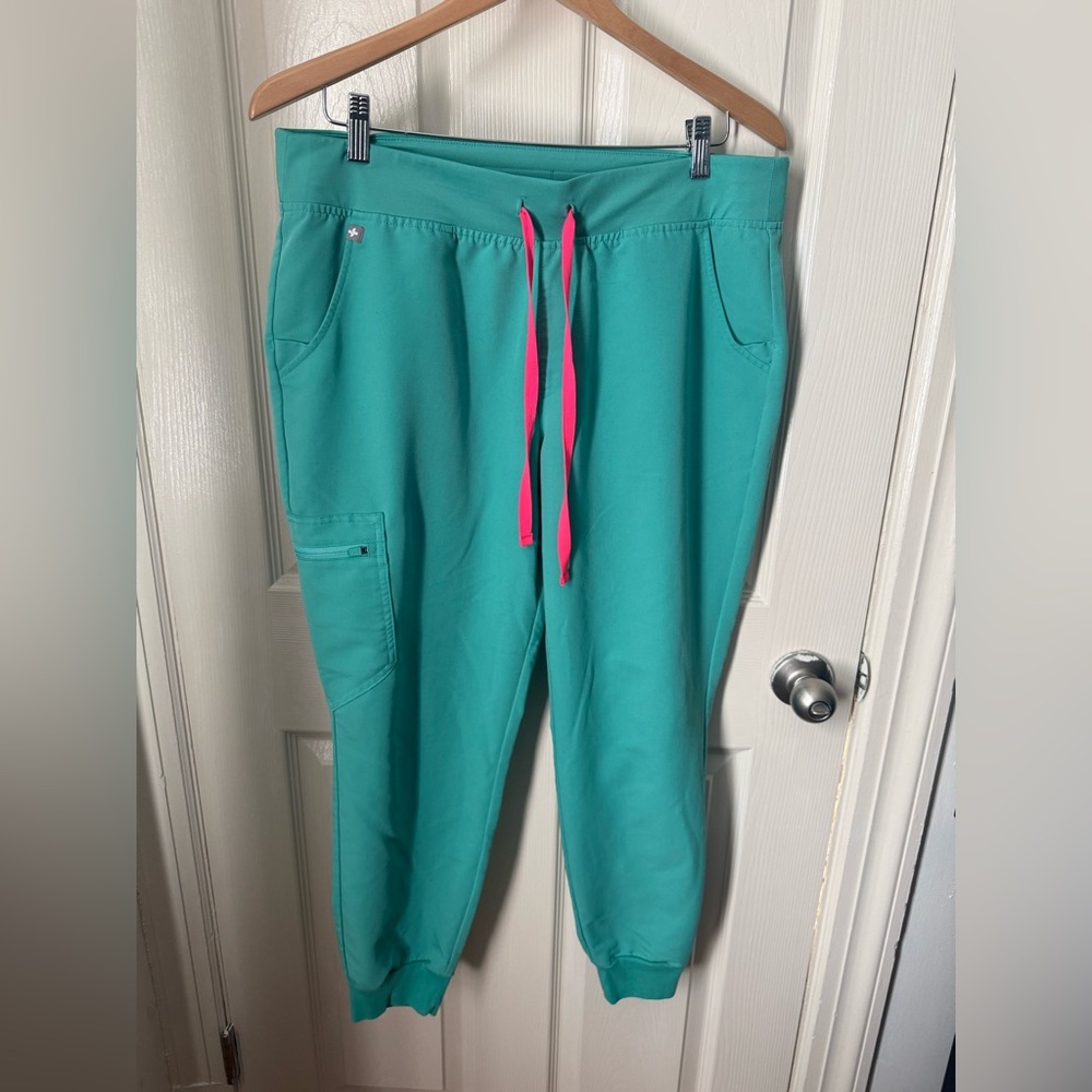 FIGS Zamora LP Surgical Green Scrub bottoms